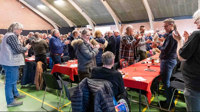 Alle gav tidligere redaktør Ole Madsen stående bifald